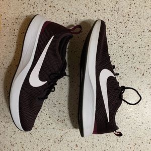 Nike plum/purple running shoes. Dualtone Racer